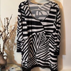 Cato Black and White Geometric Long Sleeve Top